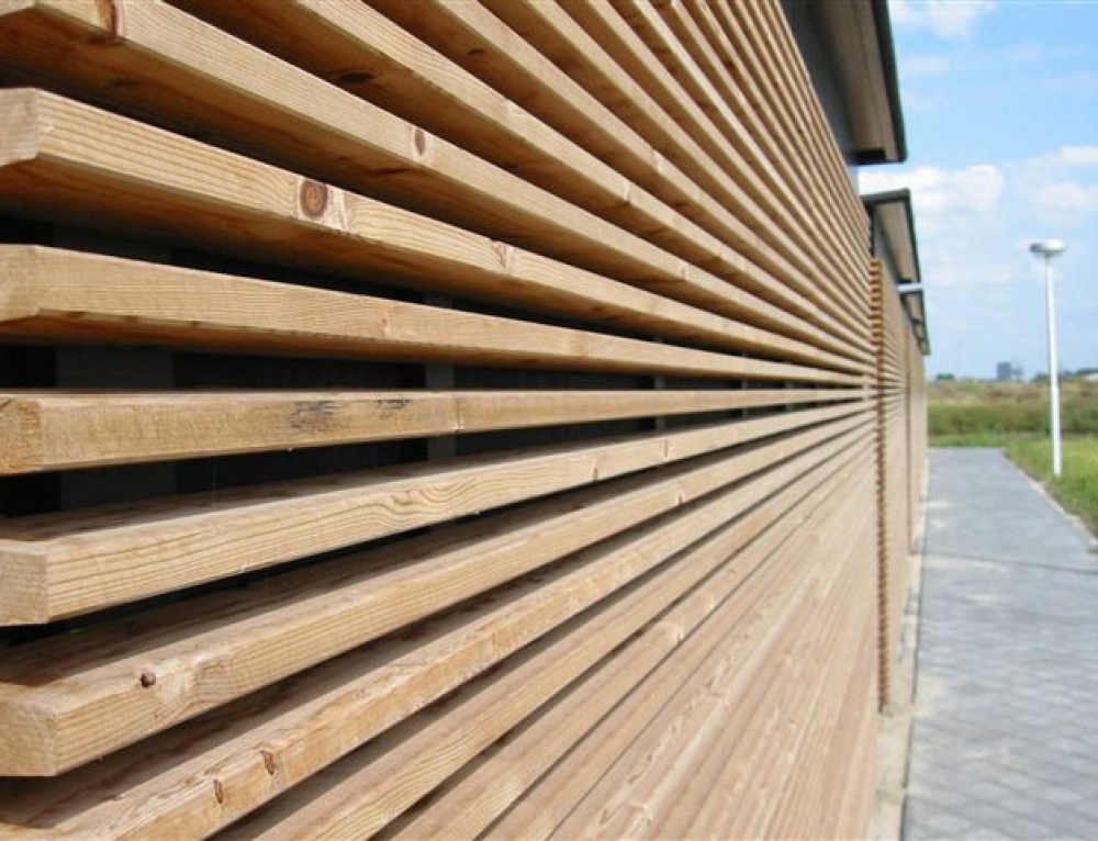 Bardage claire-voie vertical en Red Cedar - Réalisation Woodstone Project