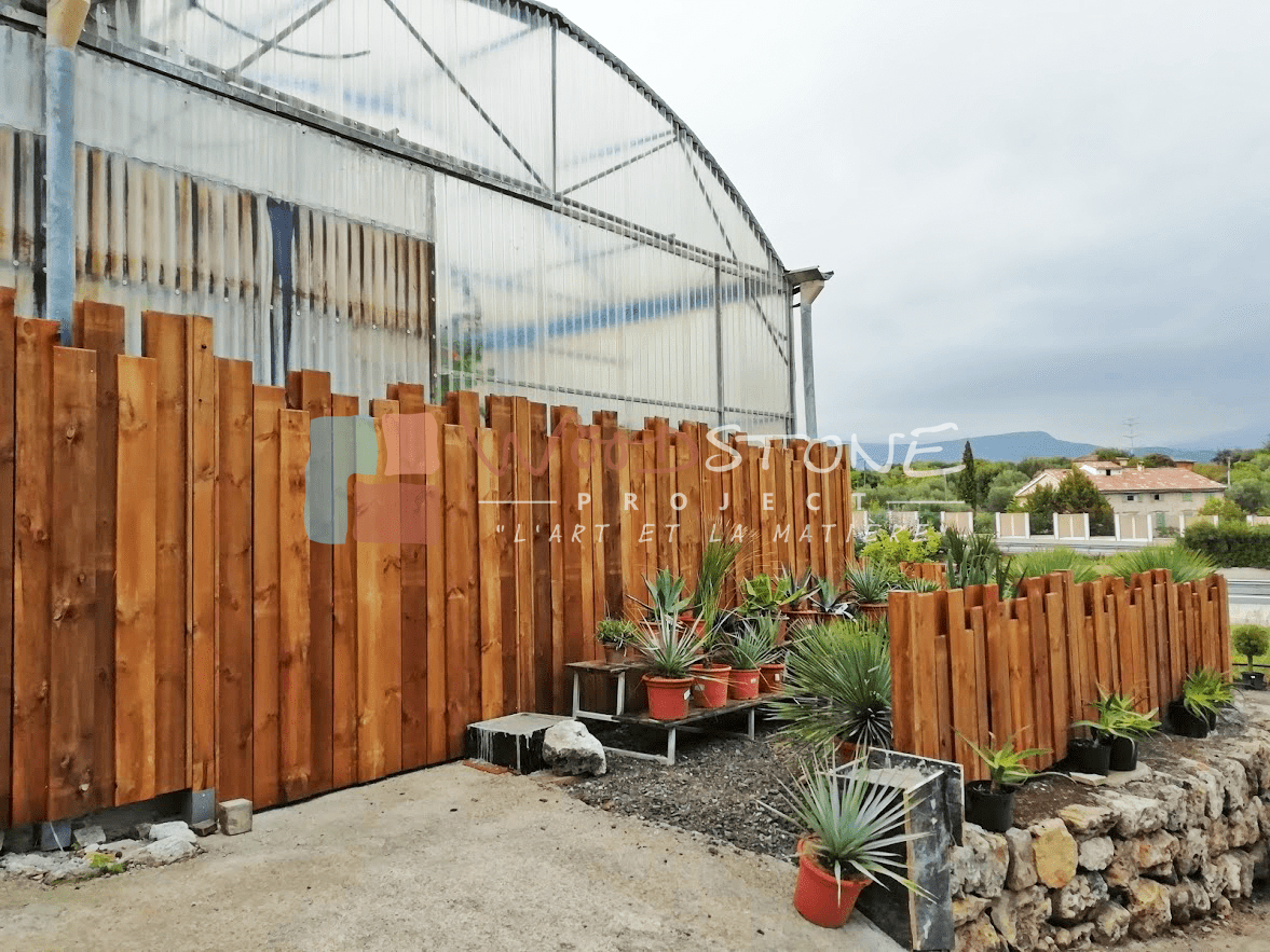 Brise vue décoratif en pin à lames décalées