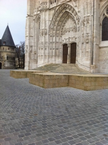 Pavage de parvis de cathédrale