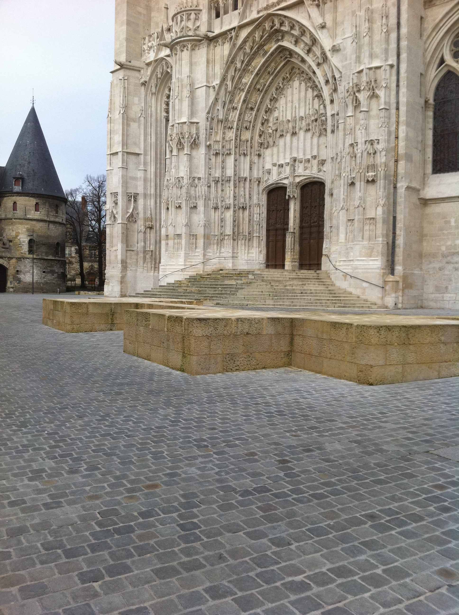 Pavage de parvis de cathédrale