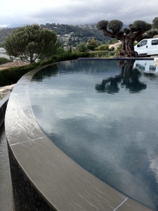 réalisation margelle de piscine miroir