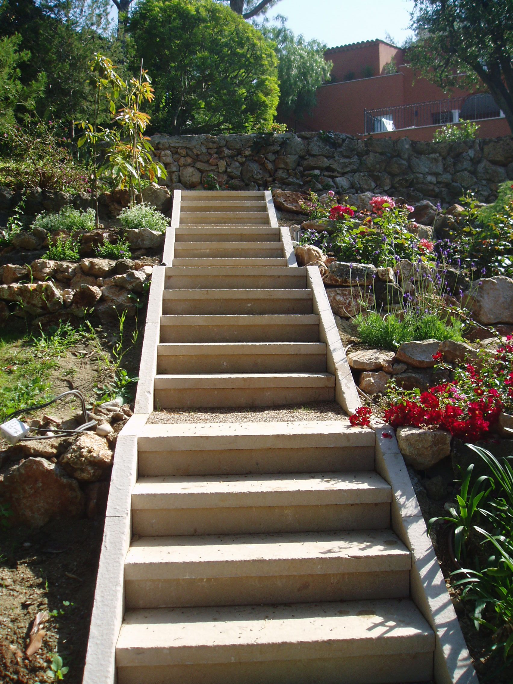 Escalier de jardin pierre Atlantic beige