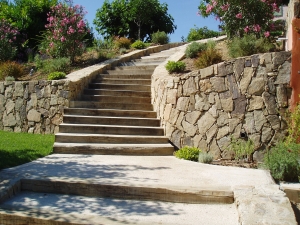 escalier en traverses de chemin de fer