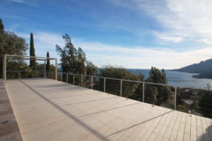 terrasse sur pilotis à Théoule sur mer