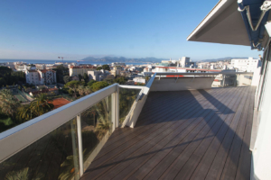 terrasse bois type nekko appartement à cannes