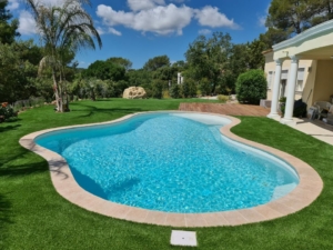 Margelles de piscine beige