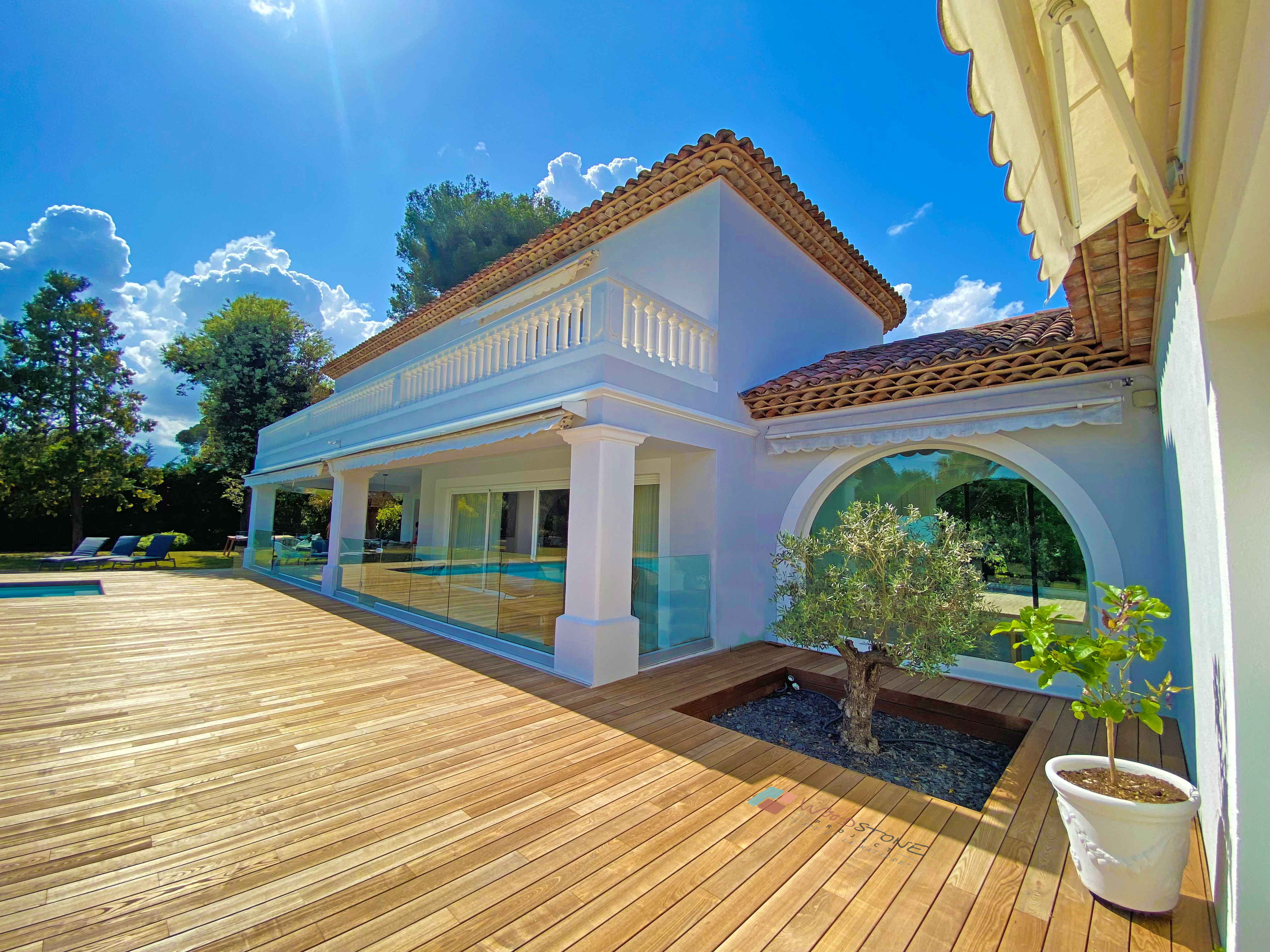 Réalisation d'une terrasse en bois type Thermo-frêne GRAD