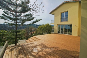 Réalisation d'une terrasse en Pin Laricio